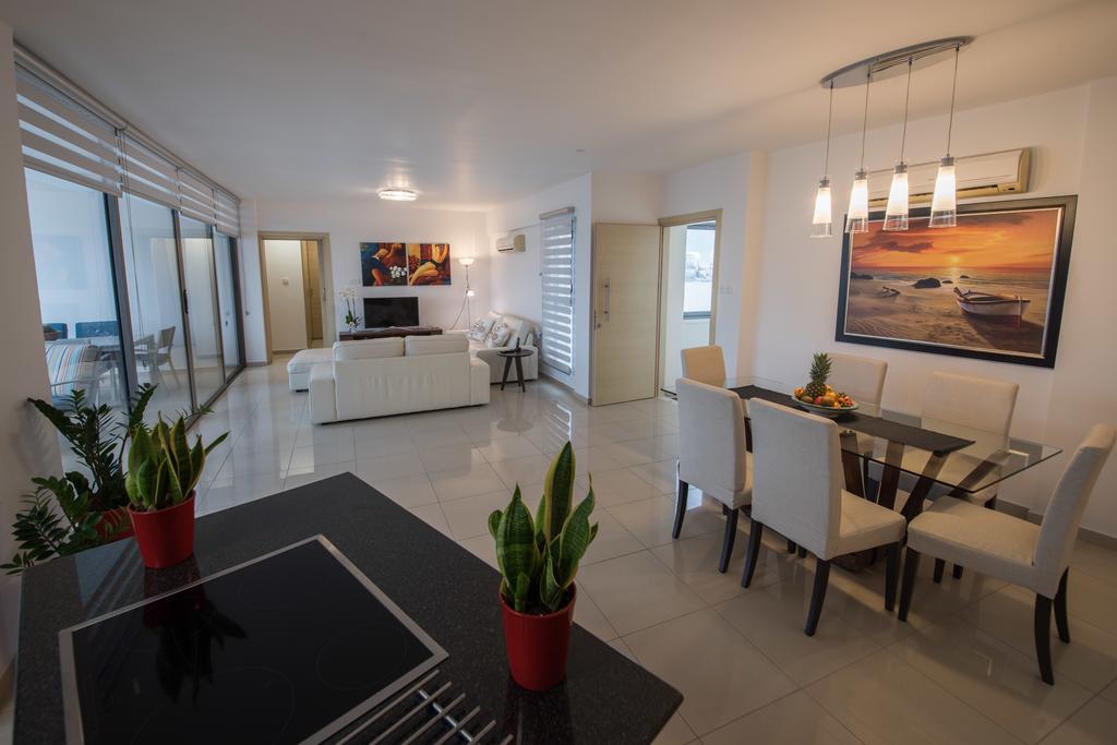 Skylight Megaron Apartamento Larnaca Exterior foto