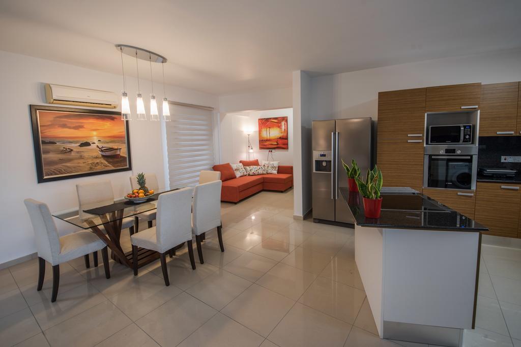 Skylight Megaron Apartamento Larnaca Exterior foto