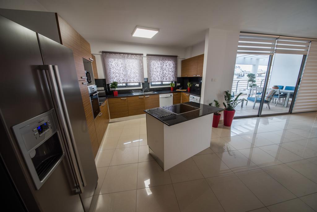 Skylight Megaron Apartamento Larnaca Exterior foto